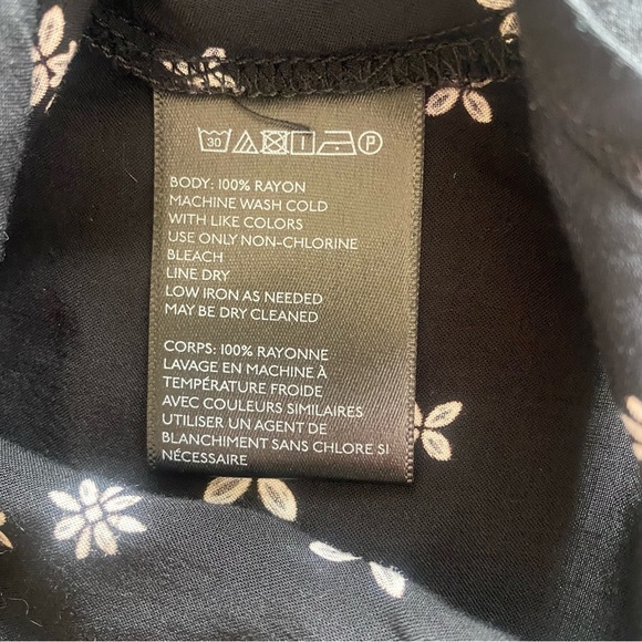 Kimchi Blue Black White Floral Flutter Sleeve Top Small - Picture 8 of 11